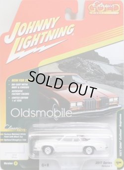 画像1: 2017 JOHNNY LIGHTNING - CLASSIC GOLD COLLECTION R1D 【1977 OLDS CUTLASS SUPREME】 WHITE/RR (1256個限定)