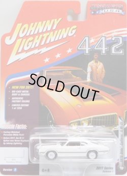 画像1: 2017 JOHNNY LIGHTNING - MUSCLE CARS USA R1D 【1970 OLDS CUTLASS S W-31】 WHITE/RR (1256個限定)