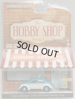 画像1: 2017 GREENLIGHT THE HOBBY SHOP S1 【CLASSIC VOLKSWAGEN BEETLE WITH WOMAN WEARING DRESS】 LT.BLUE-WHITE/RR