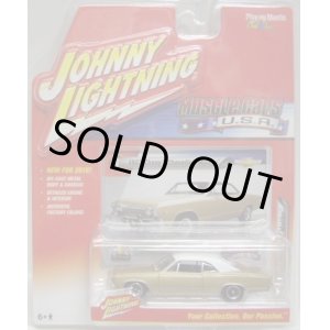 画像: 2016 JOHNNY LIGHTNING - MUSCLE CARS USA S1 【1967 CHEVY CHEVELLE MALIBU】 GOLD-WHITE/RR　