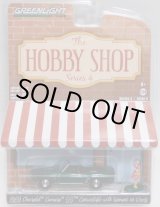 画像: 2018 GREENLIGHT THE HOBBY SHOP S4 【1969 CHEVROLET CAMARO SS CONVERTIBLE with WOMQAN IN DRESS】 CREAM/RR (GREEN MACHINE)