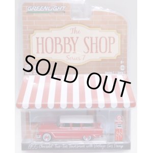 画像: 2019 GREENLIGHT THE HOBBY SHOP S7 【1955 CHEVROLET TWO-TWN TOWNSMAN with VINTAGE GAS PUMP】 RED/RR