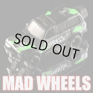 画像: MAD WHEELS (マッドホイール） 【"NEON" TOYOTA LAND CRUISER 80(カスタム完成品）】GRAY CAMO/RR （送料サービス適用外） 