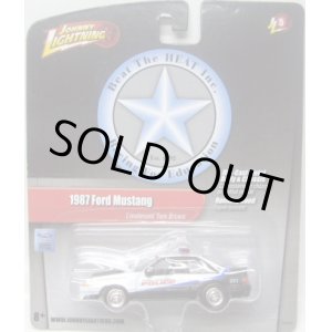 画像: JOHNNY LIGHTNING 2.0  R5 【"LIEUTENANT TIM BROWN"1987 FORD MUSTANG】 WHITE-BLACK