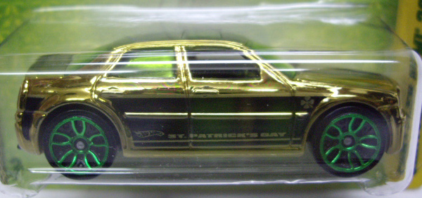 画像: 2010 WALMART EXCLUSIVE CLOVER CARS 【CHRYSLER HEMI 300C】　GOLD/J5
