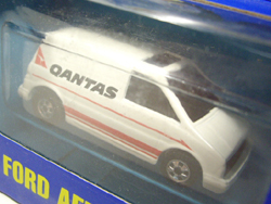 画像: INTERNATIONAL BOX 【FORD AEROSTAR (QANTAS)】 WHITE/BW