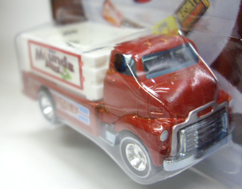 画像: 2011 NOSTALGIC BRANDS - HERSHEY'S 【'51 GMC C.O.E.】　RED/RR (MOUNDS)