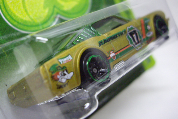 画像: 2012 WALMART EXCLUSIVE CLOVER CARS 【'65 MUSTANG 2+2 FASTBACK】　YELLOWGOLD-GREEN/MC5