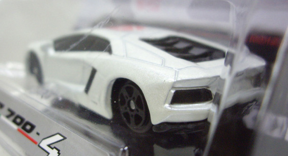 画像: MAISTO 2012 TOY FAIR 【LAMBORGHINI AVENTADOR LP 700-4】 WHITE