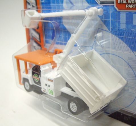 画像: 2012 REAL WORKING RIGS 【MBX TREE TRIMMING TRUCK】 WHITE