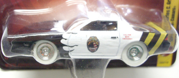 画像: FOREVER 64 R27 【CORPORAL CHARLES C.GRIFFITH'S 1985 CHEVY CAMARO 】 BLACK-WHITE (WHITE LIGHTNING)