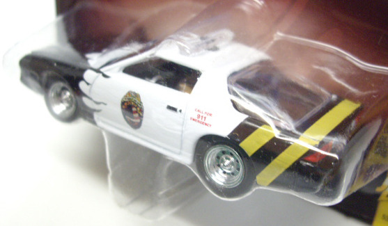 画像: FOREVER 64 R27 【CORPORAL CHARLES C.GRIFFITH'S 1985 CHEVY CAMARO 】 BLACK-WHITE