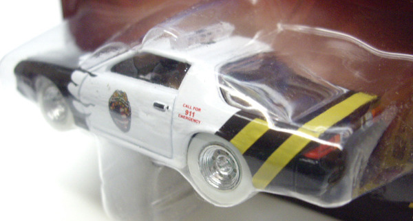 画像: FOREVER 64 R27 【CORPORAL CHARLES C.GRIFFITH'S 1985 CHEVY CAMARO 】 BLACK-WHITE (WHITE LIGHTNING)