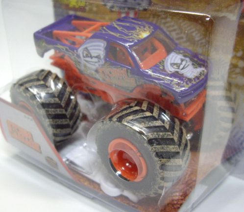 画像: 2013 MONSTER JAM included CRUCHABLE CAR! 【STORM DAMAGE】 PURPLE (MWD TRUCKS)