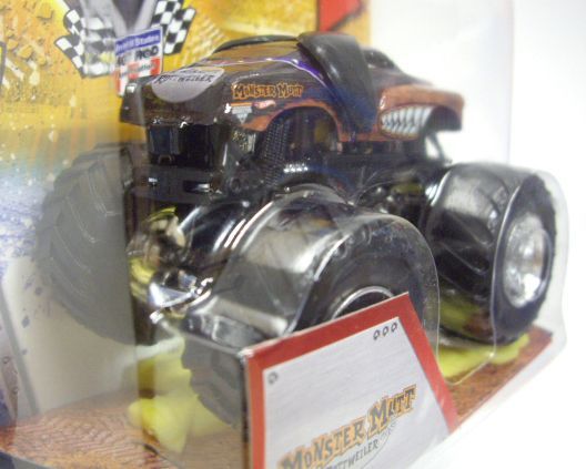 画像: 2013 MONSTER JAM included CRUCHABLE CAR! 【MONSTER MUTT ROTT WEILER】 DK.BROWN