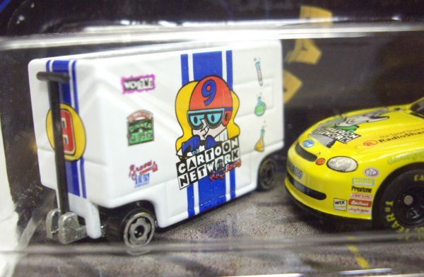 画像: 2000 HOT WHEELS RACING PIT CREW 【#9 TEAM CARTOON NETWORK MELLING RACING ENTERPRISES/FORD TAURUS and TOOL BOX】　YELLOW/RR(台紙中央に値札用フックの穴跡あり）