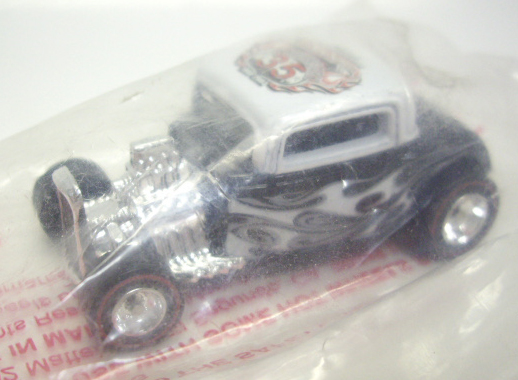 画像: 17TH COLLECTOR'S CONVENTION 【'32 FORD】　WHITE-BLACK/RR (BINGO CAR)(MATTEL MADE)