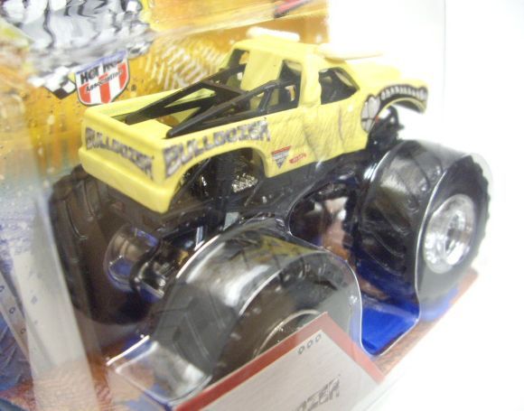 画像: 2013 MONSTER JAM included CRUCHABLE CAR! 【BULLDOZER】 LT.YELLOW