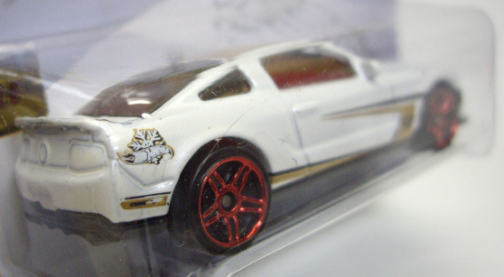 画像: 2013 WALMART EXCLUSIVE HOLIDAY HOT RODS 【'12 FORD MUSTANG BOSS 302 LAGUNA SECA】 WHITE/PR5