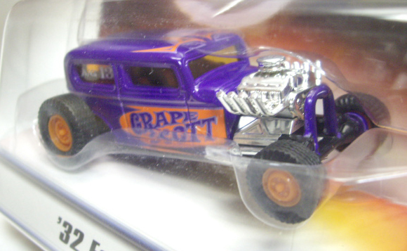 画像: 2008 1/50 CUSTOM CLASSICS 【'32 FORD SEDAN】　PURPLE/RR