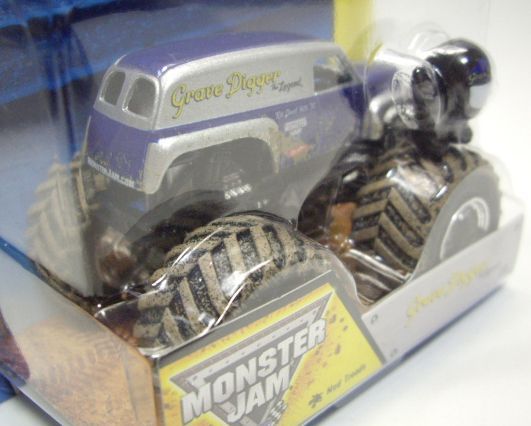 画像: 2014 MONSTER JAM included MONSTER JAM FIGURE! 【GRAVE DIGGER THE LEGEND】 SILVER (MUD TREADS)