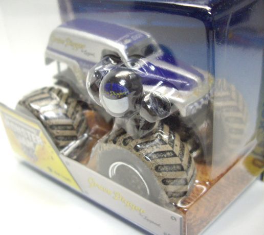 画像: 2014 MONSTER JAM included MONSTER JAM FIGURE! 【GRAVE DIGGER THE LEGEND】 SILVER (MUD TREADS)