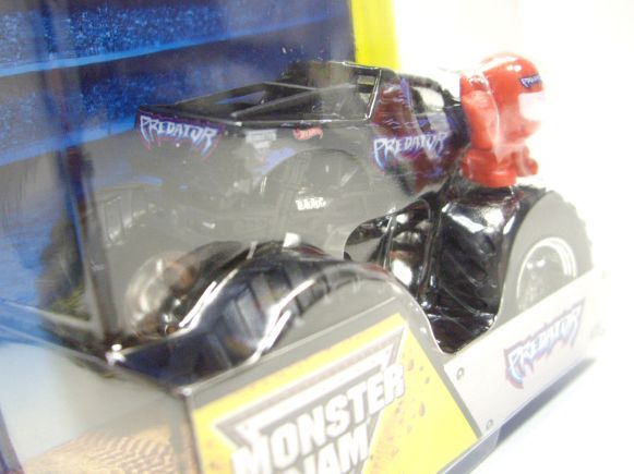 画像: 2014 MONSTER JAM included MONSTER JAM FIGURE! 【PREDATOR】 BLACK