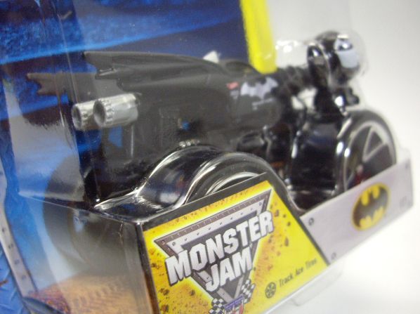 画像: 2014 MONSTER JAM included MONSTER JAM FIGURE! 【BATMOBILE】 FLAT BLACK (TRACK ACE TIRES)