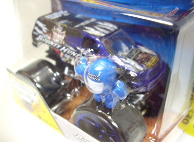 画像: 2014 MONSTER JAM included MONSTER JAM FIGURE! 【BOUNTY HUNTER】 BLUE (TRACK ACE TIRES)