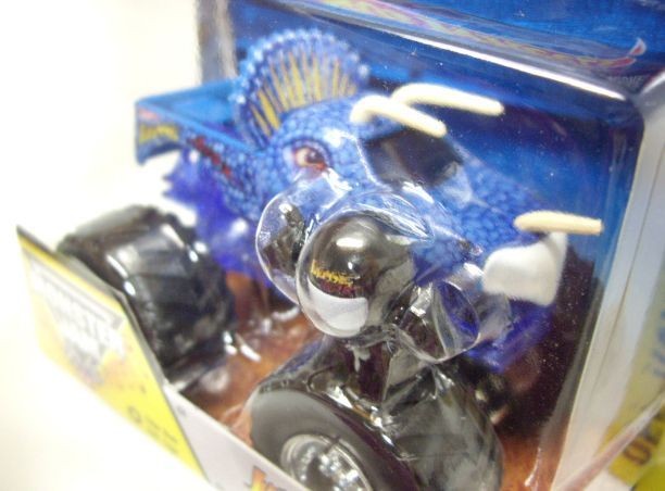 画像: 2014 MONSTER JAM included MONSTER JAM FIGURE! 【JURASSIC ATTACK】 BLUE (EDGE GLOW/ROLL CAGE)