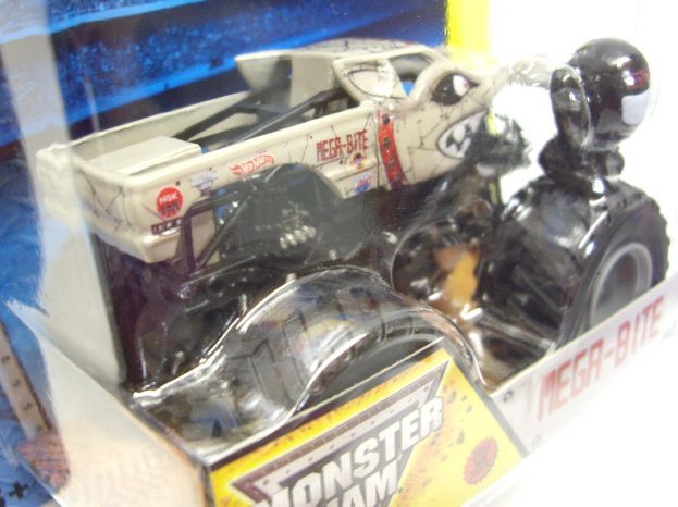 画像: 2014 MONSTER JAM included MONSTER JAM FIGURE! 【MEGA-BITE】 BEIGE (2014 NEW TRUCK!)