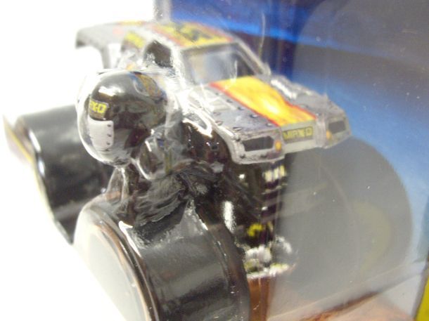 画像: 2014 MONSTER JAM included MONSTER JAM FIGURE! 【MAX-D】 SILVER (TRACK ACE TIRES)