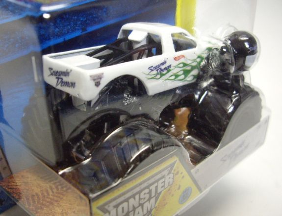 画像: 2014 MONSTER JAM included MONSTER JAM FIGURE! 【SCREAMIN' DEMON】 WHITE