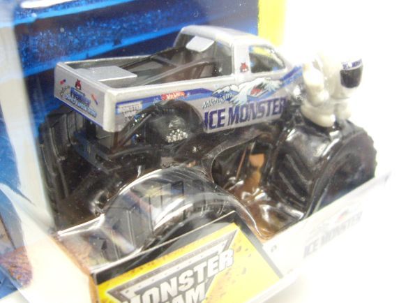 画像: 2014 MONSTER JAM included MONSTER JAM FIGURE! 【ICE MONSTER】 LT.GRAY