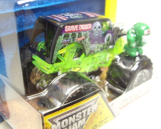 画像: 2014 MONSTER JAM included MONSTER JAM FIGURE! 【GRAVE DIGGER】 BLACK (EDGE GLOW/ROLL CAGE)