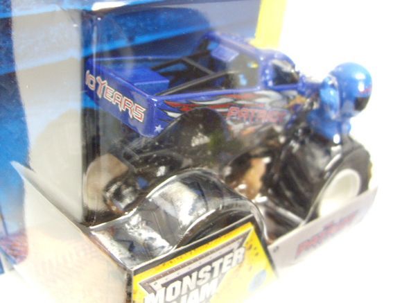 画像: 2014 MONSTER JAM included MONSTER JAM FIGURE! 【THE PATRIOT】 BLUE (2014 NEW LOOK!)
