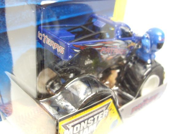 画像: 2014 MONSTER JAM included MONSTER JAM FIGURE! 【THE PATRIOT】 BLUE (2014 NEW LOOK!)