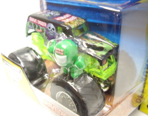 画像: 2014 MONSTER JAM included MONSTER JAM FIGURE! 【GRAVE DIGGER】 BLACK (EDGE GLOW/ROLL CAGE)