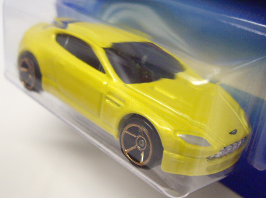 画像: 【ASTON MARTIN V8 VANTAGE】　YELLOW/FTE (FASTER THAN EVER)