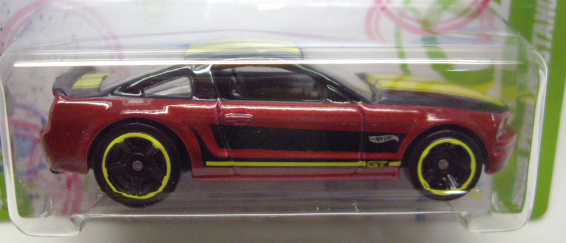 画像: 2012 WALMART EXCLUSIVE "CARS OF THE DECADES" 【2005 FORD MUSTANG GT】 RED-BLACK/MC5