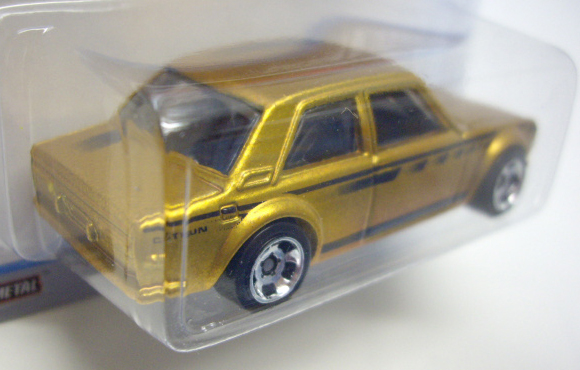 画像: 2014 COOL CLASSICS 【DATSUN BLUEBIRD 510】 SPEC.FROST GOLD/RS (台紙のOTTOがピンク） 