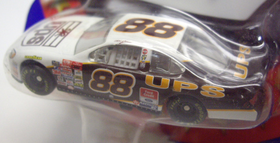 画像: 2002 ACTION - NASCAR WINNER'S CIRCLE 【"#88 UPS" FORD TAURUS】　WHITE-BROWN (with 1/24 RACE HOOD)