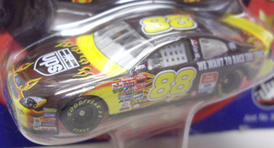 画像: 2002 ACTION - NASCAR WINNER'S CIRCLE 【"#88 UPS" FORD TAURUS】 BROWN-YELLOW (with 1/24 RACE HOOD)