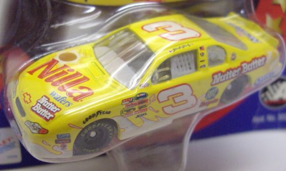 画像: 2002 ACTION - NASCAR WINNER'S CIRCLE 【"#3 NILLA" CHEVY MONTE CARLO】　YELLOW (with 1/24 AUTOGRAPHED HOOD)