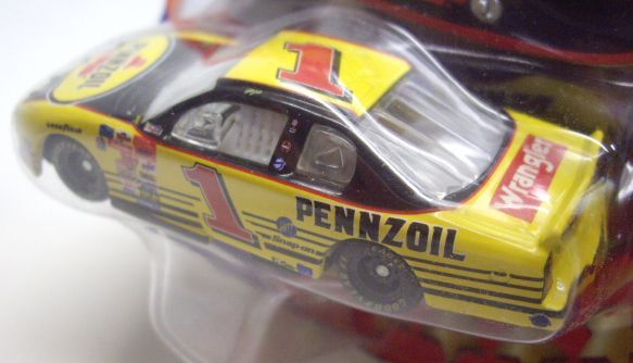 画像: 2002 ACTION - NASCAR WINNER'S CIRCLE 【"#1 PENNZOIL" CHEVY MONTE CARLO】 YELLOW-BLACK (with 1/24 RACE HOOD)