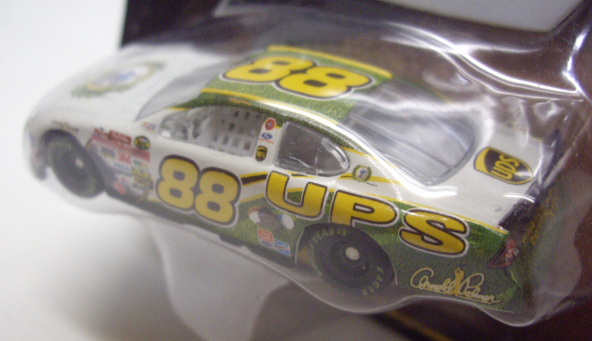 画像: 2004 ACTION - NASCAR WINNER'S CIRCLE 【"#88 UPS/ARNOLD PALMER" FORD TAURUS】 WHITE-GREEN (with 1/24 RACE HOOD)