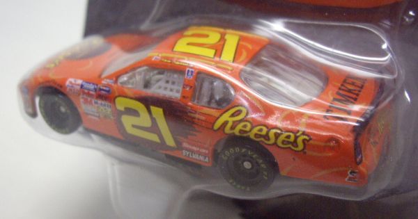 画像: 2004 ACTION - NASCAR WINNER'S CIRCLE 【"#21 REESE'S" CHEVY MONTE CARLO】 ORANGE (with 1/24 RACE HOOD)