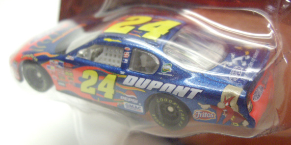 画像: 2004 ACTION - NASCAR WINNER'S CIRCLE 【"#24 DUPONT/LOONEY TUNES" CHEVY MONTE CARLO】 BLUE-ORANGE (with 1/24 RACE HOOD)