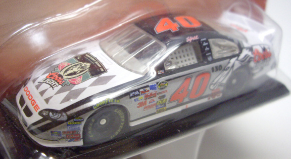 画像: 2004 ACTION - NASCAR WINNER'S CIRCLE 【"#40 COORS LIGHT" DODGE CHARGER】 WHITE-BLACK (台座付き)