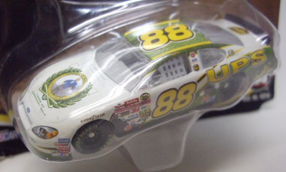 画像: 2004 ACTION - NASCAR WINNER'S CIRCLE 【"#88 UPS/ARNOLD PALMER" FORD TAURUS】 WHITE-GREEN (with 1/24 RACE HOOD)